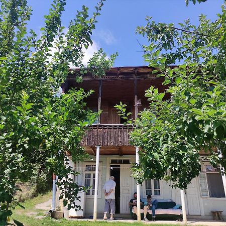 Racha Chogovadze'S Guest House แอมโบรเลารี ภายนอก รูปภาพ