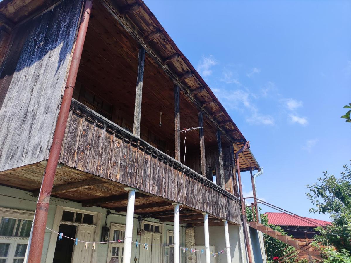 Racha Chogovadze'S Guest House แอมโบรเลารี ภายนอก รูปภาพ
