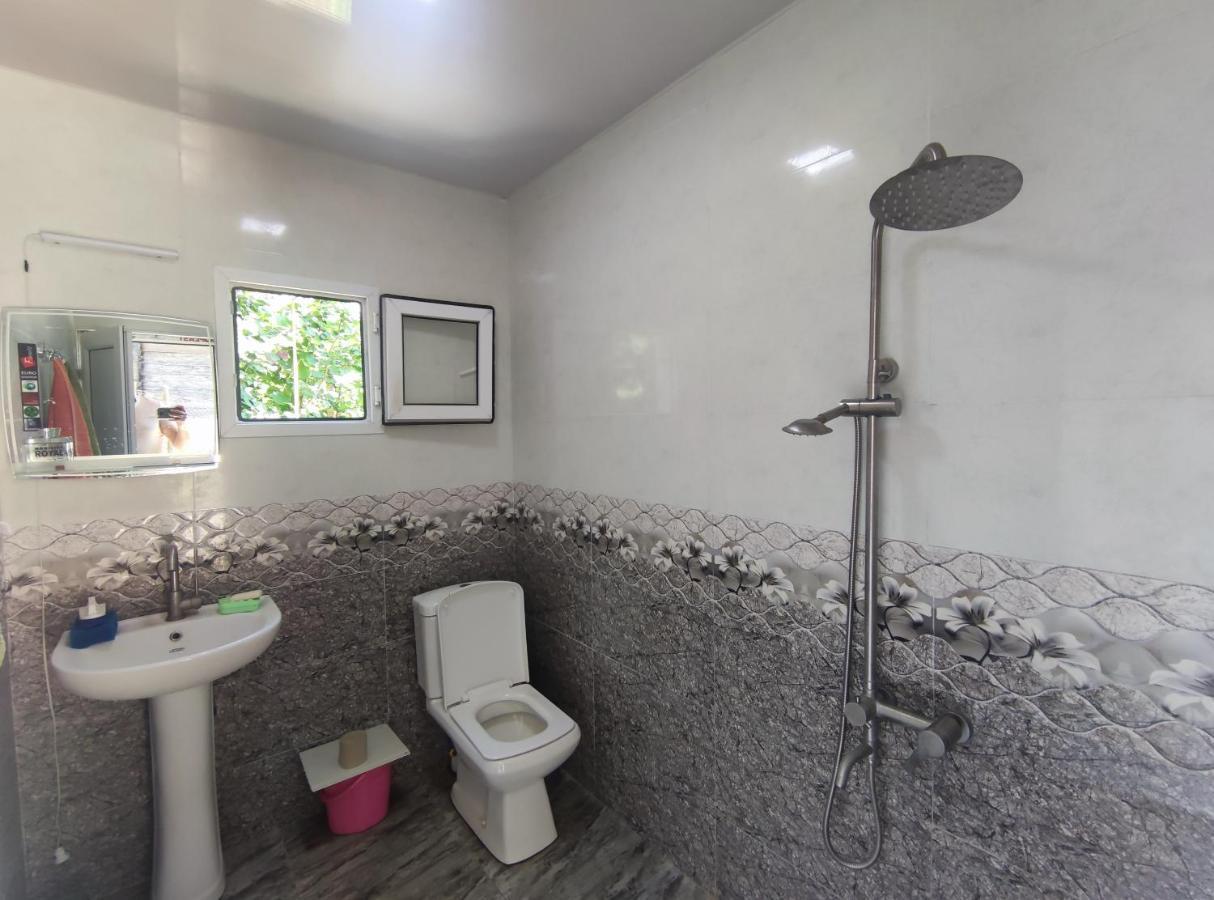 Racha Chogovadze'S Guest House แอมโบรเลารี ภายนอก รูปภาพ