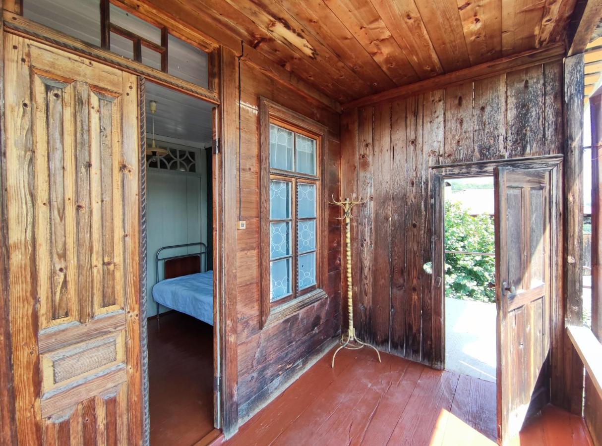 Racha Chogovadze'S Guest House แอมโบรเลารี ภายนอก รูปภาพ